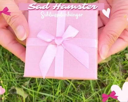 Sad Hamster Schlüsselanhänger-Set (2 Anhänger) + Geschenkbox & Karte zum Selbstbeschriften